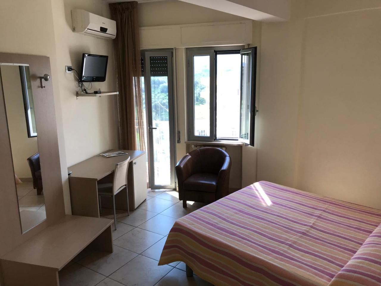 Hotel San Luca Rossano Eksteriør bilde